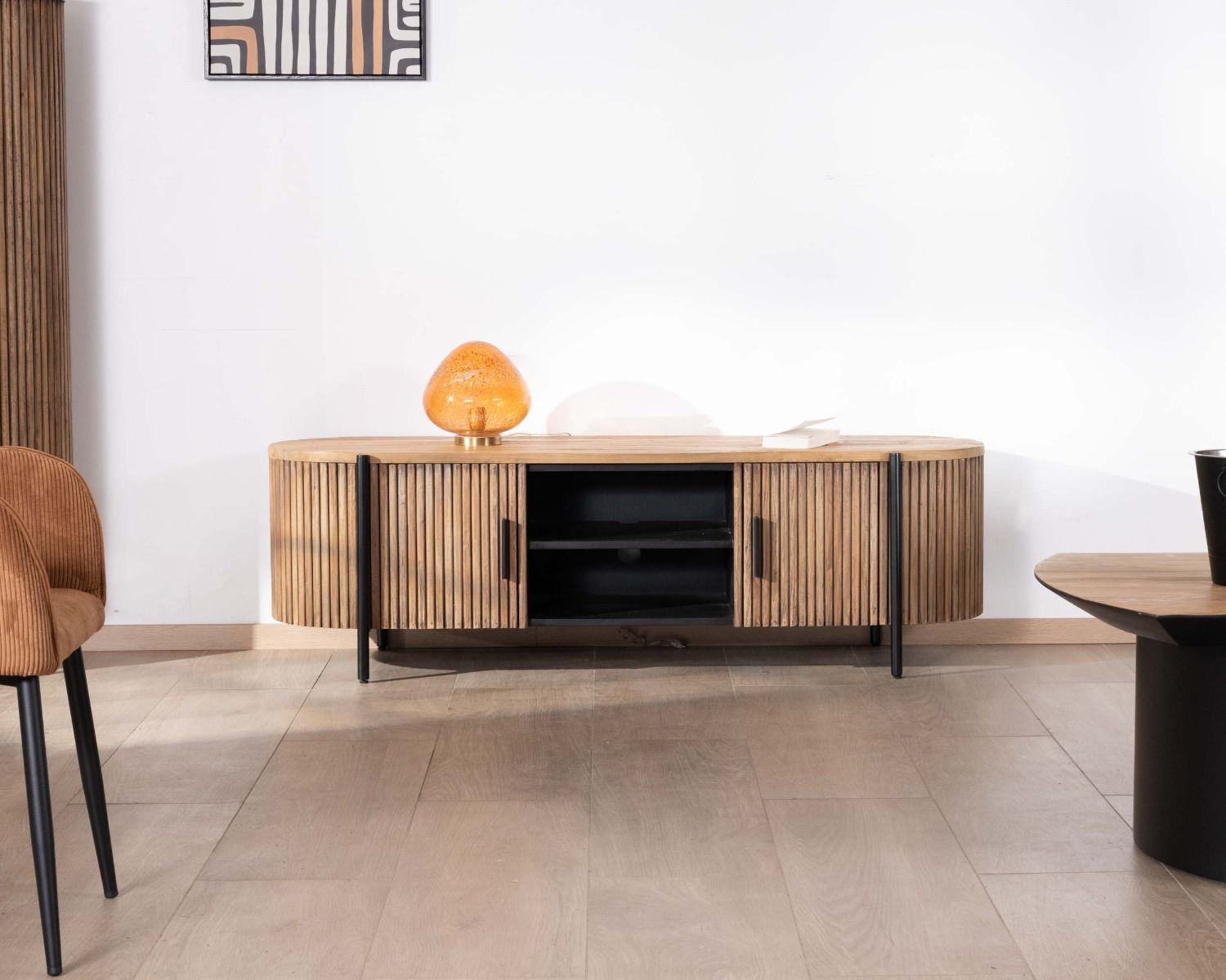 Mobile TV arrotondato "Troms" da 160 cm con frontali scanalati in teak di recupero