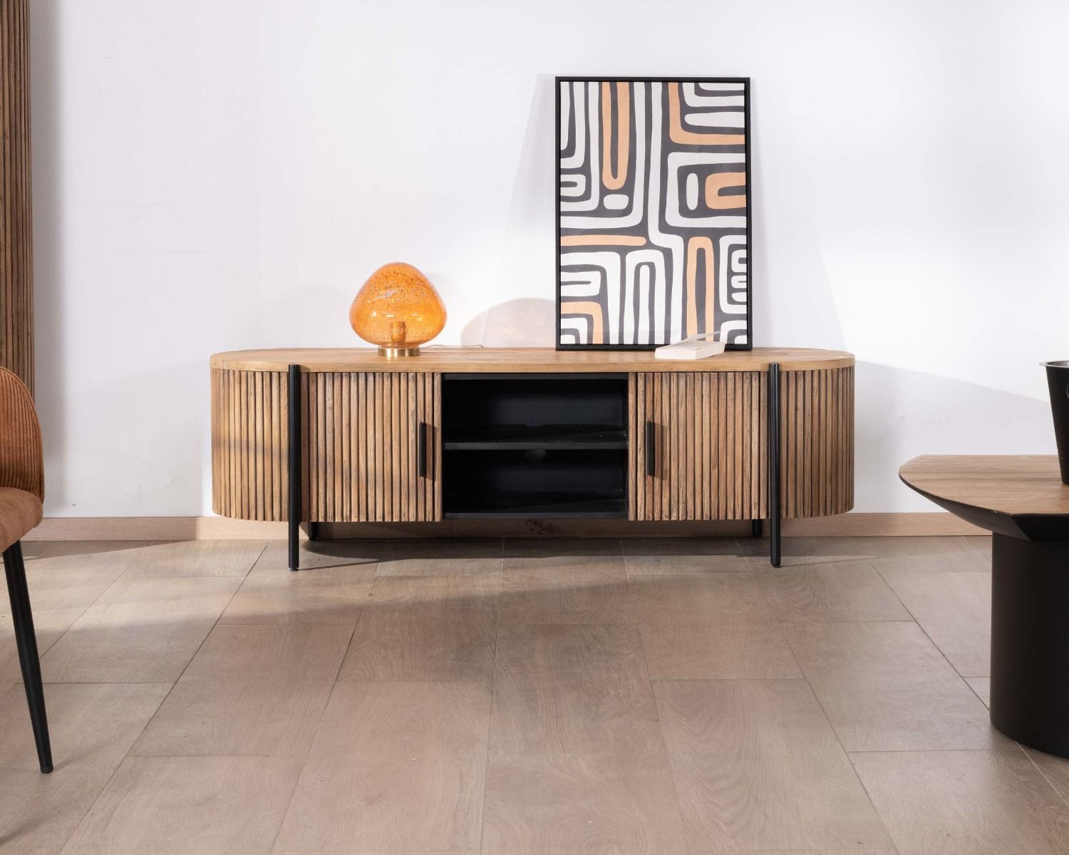 Mobile TV arrotondato "Troms" da 160 cm con frontali scanalati in teak di recupero