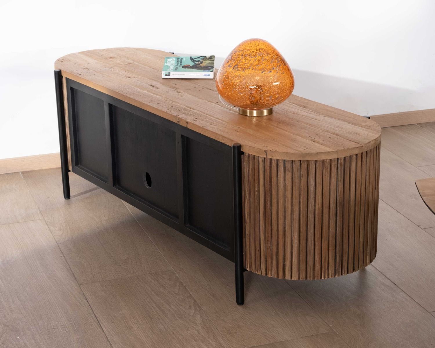 Mobile TV arrotondato "Troms" da 160 cm con frontali scanalati in teak di recupero