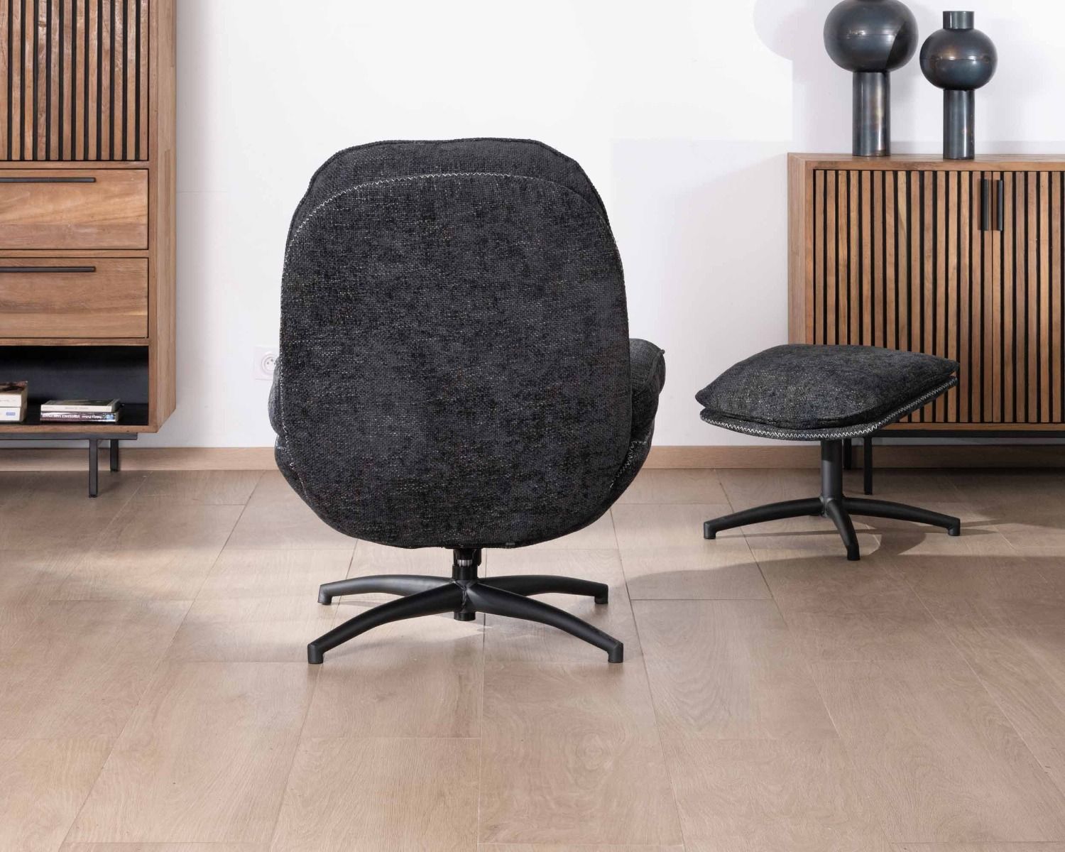 Poltrona retrò "Branson" con poggiapiedi in morbido tessuto grigio antracite