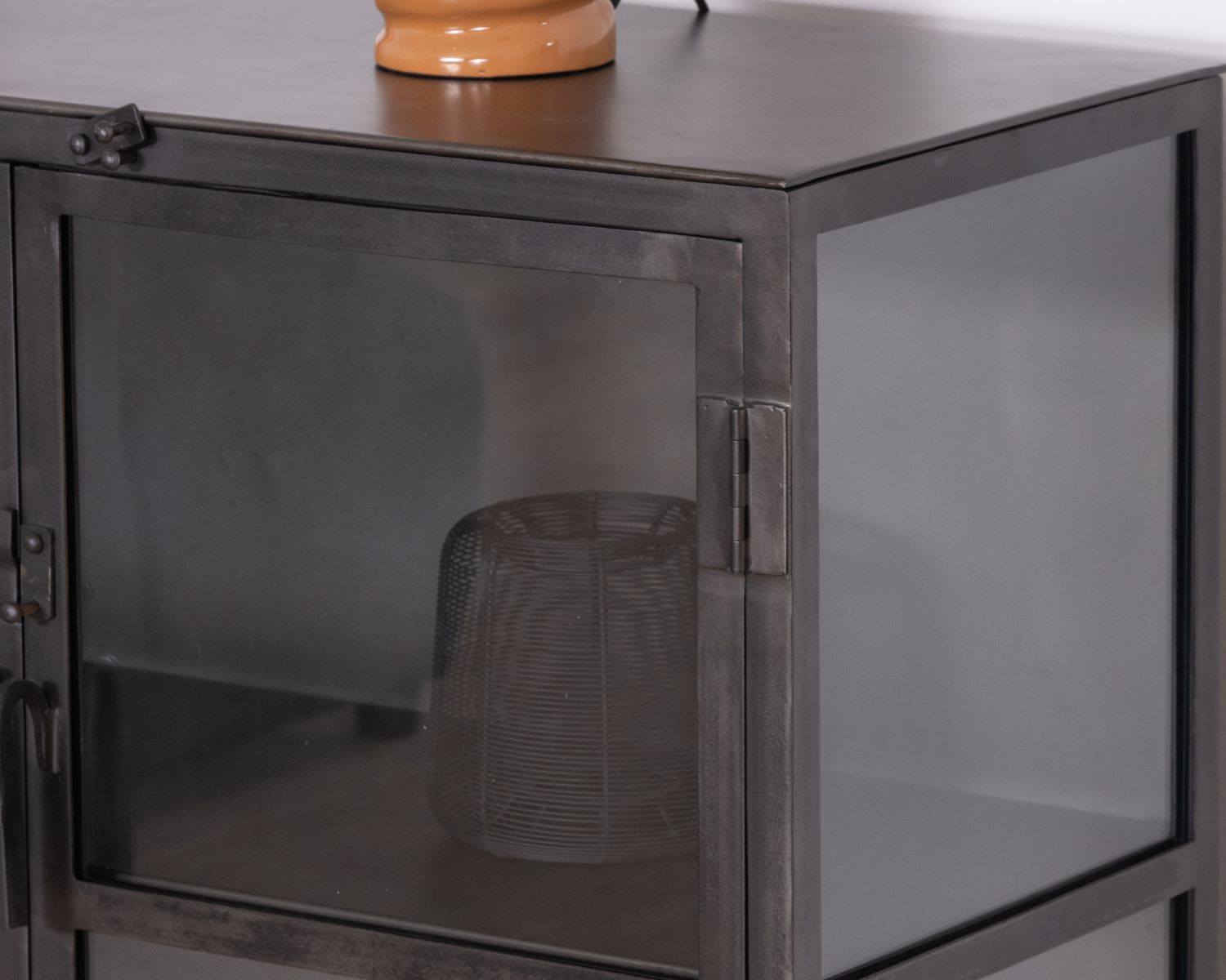 Credenza in metallo smaltato "Black Cook" a 4 ante