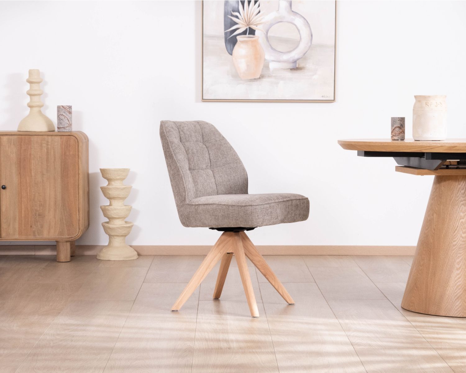 Sedia da pranzo in stile scandinavo "Miloé" in tessuto di ciniglia grigio e gambe in legno a 360 gradi