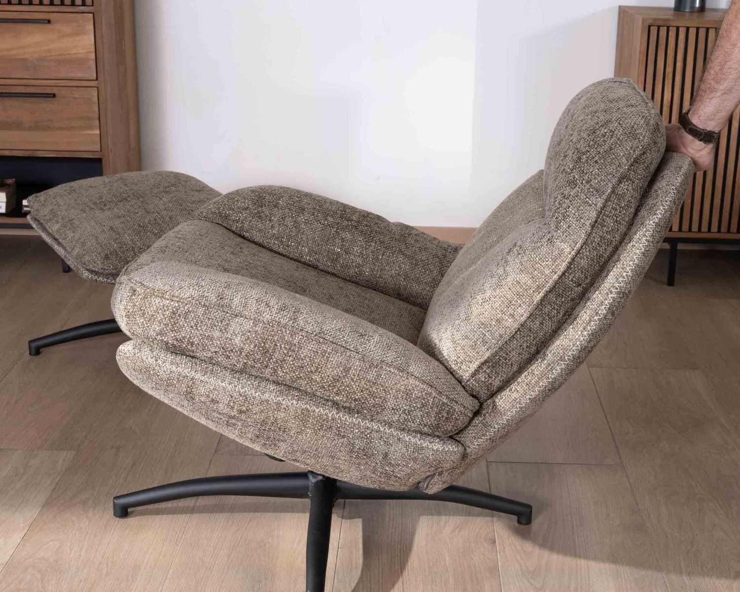 Poltrona reclinabile vintage "Branson" con poggiapiedi in tessuto tortora