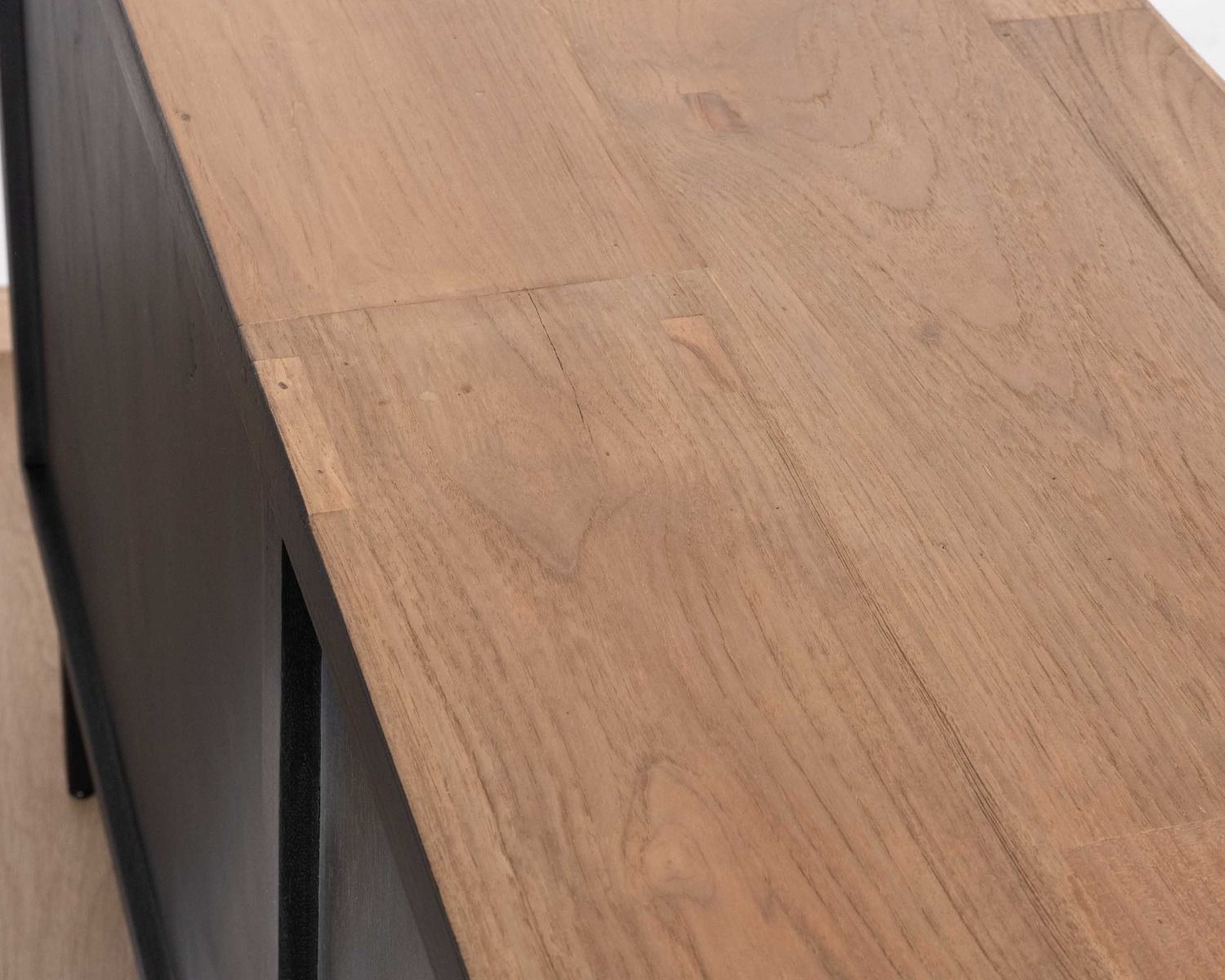 Credenza a 3 ante in teak di recupero "Opland" con frontali merlati e bordi neri