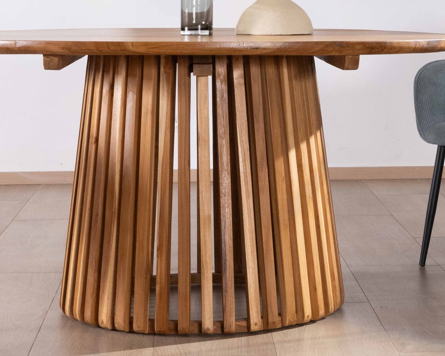 Tavolo rotondo in teak "Dutipi" con gamba centrale rotonda 150 cm