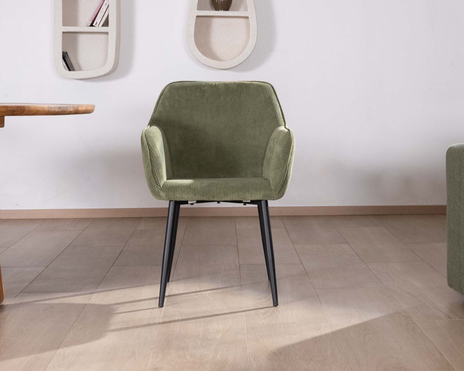 Sedia contemporanea "Scotty" con braccioli in velluto verde kaki e gambe in metallo nero