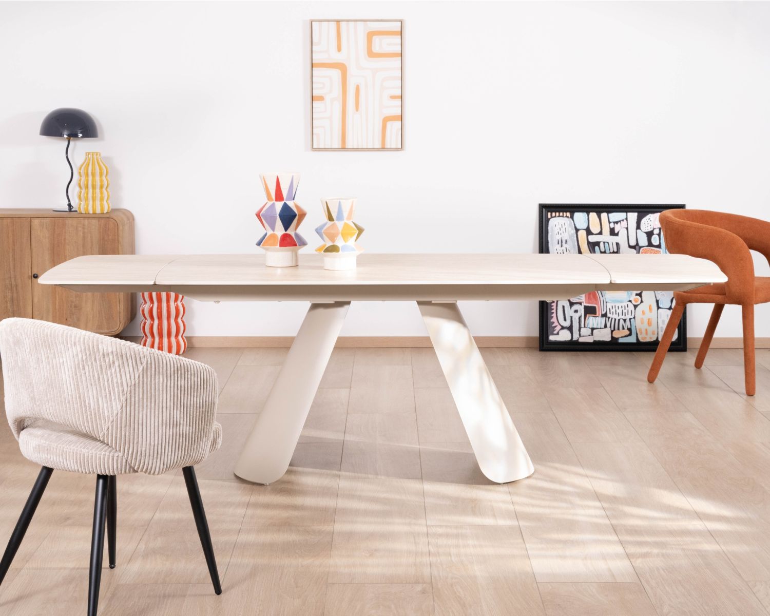 Tavolo allungabile retro chic "Amarello" da 160 a 240 cm in pietra sinterizzata e metallo champagne