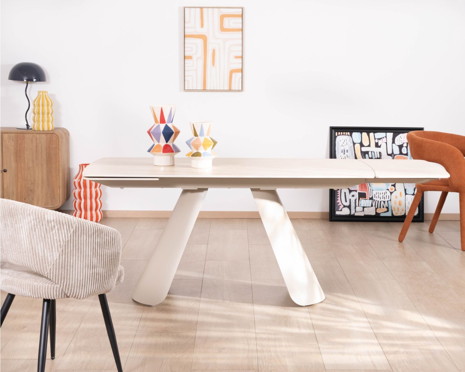 Tavolo allungabile retro chic "Amarello" da 160 a 240 cm in pietra sinterizzata e metallo champagne