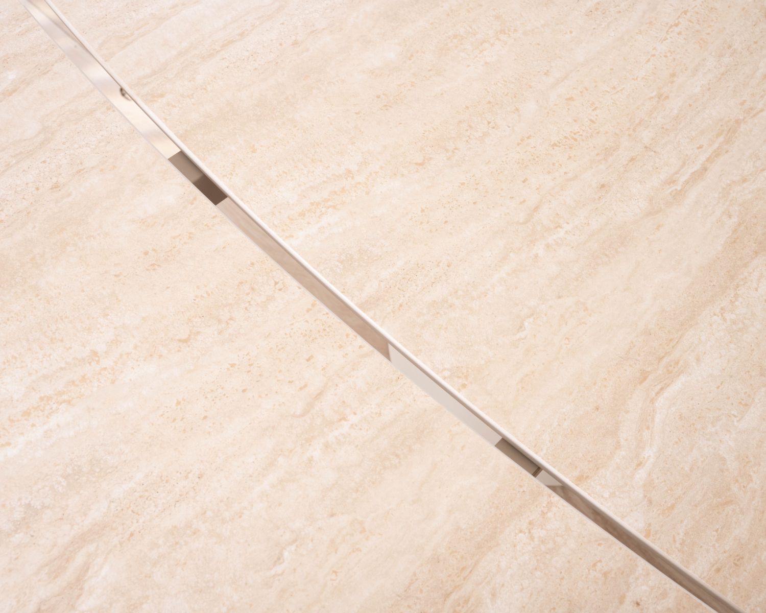 Tavolo allungabile retro chic "Amarello" da 160 a 240 cm in pietra sinterizzata e metallo champagne