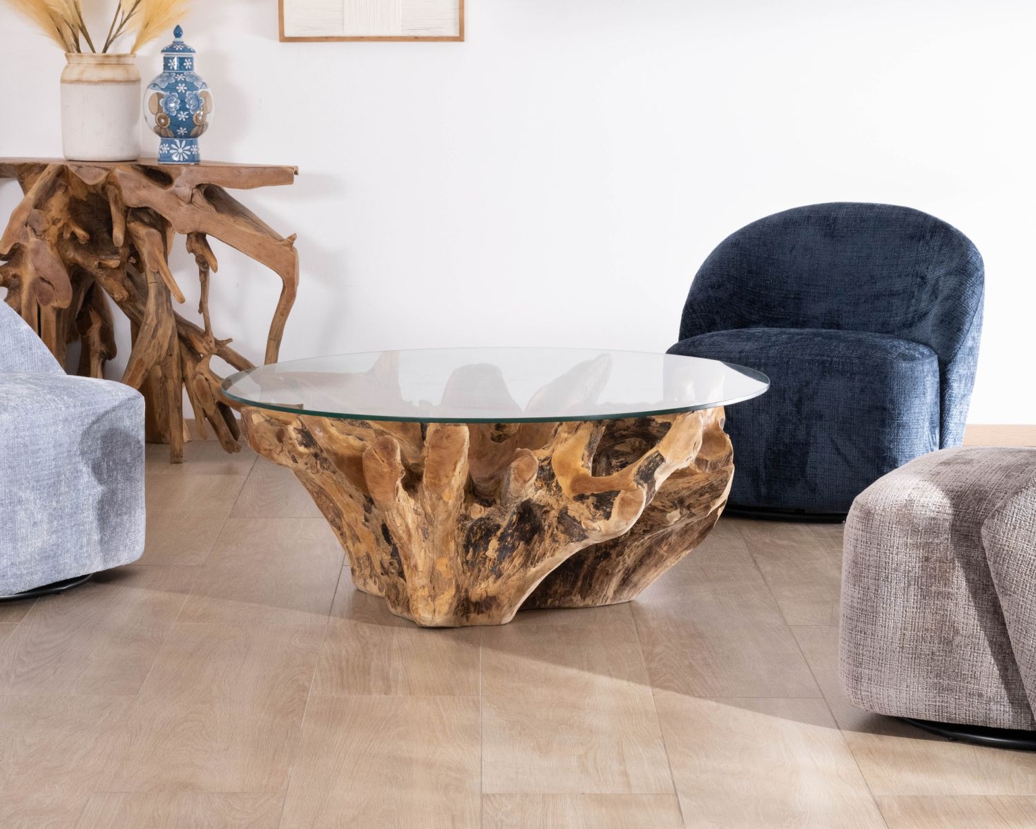 Tavolino rotondo da 110 cm in radice di teak massiccio con piano in vetro "Kanoa"