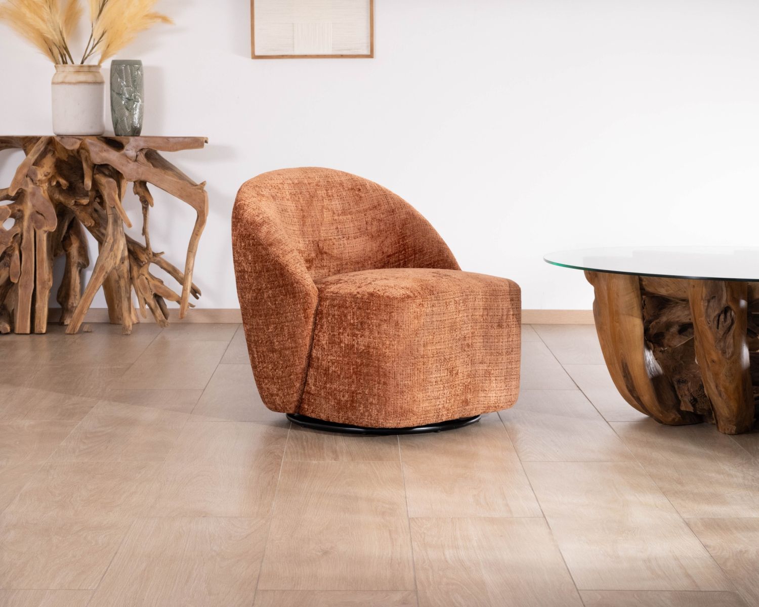 Accogliente poltrona di design in tessuto bouclette color terracotta "Marylin" con base girevole a 360 gradi
