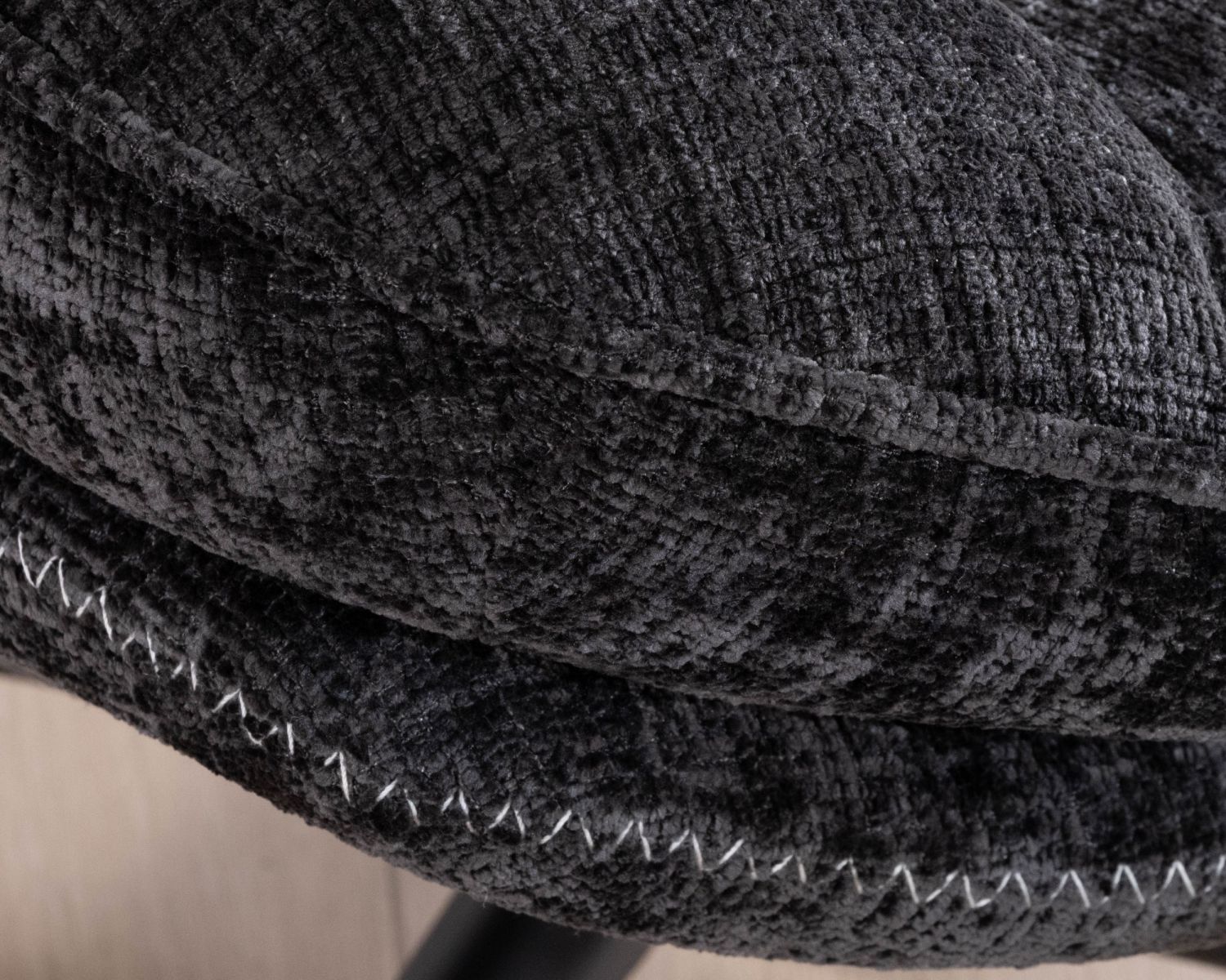 Accogliente poltrona girevole in tessuto grigio "Branson" con poggiapiedi