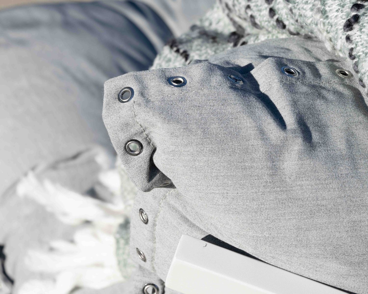 Poltrona relax "Lisca" in tessuto grigio chiaro con poggiapiedi