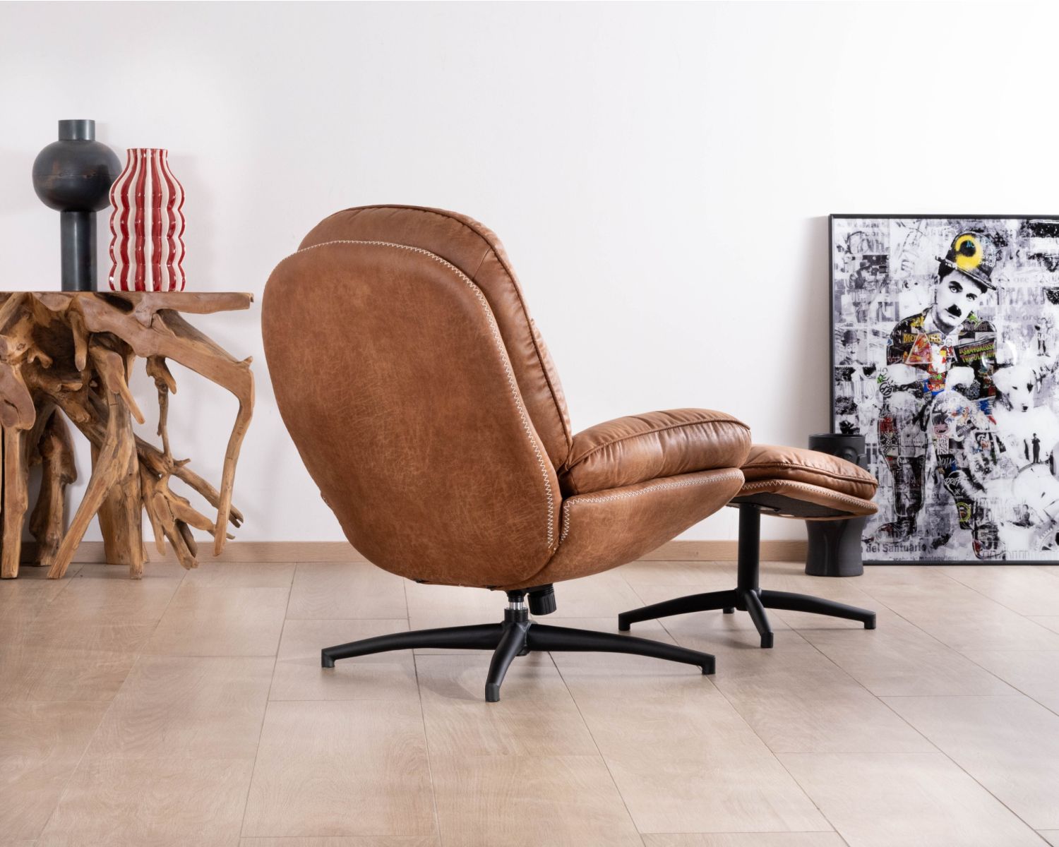 Poltrona girevole in stile retrò "Branson" con pouf in microfibra in tessuto color avana