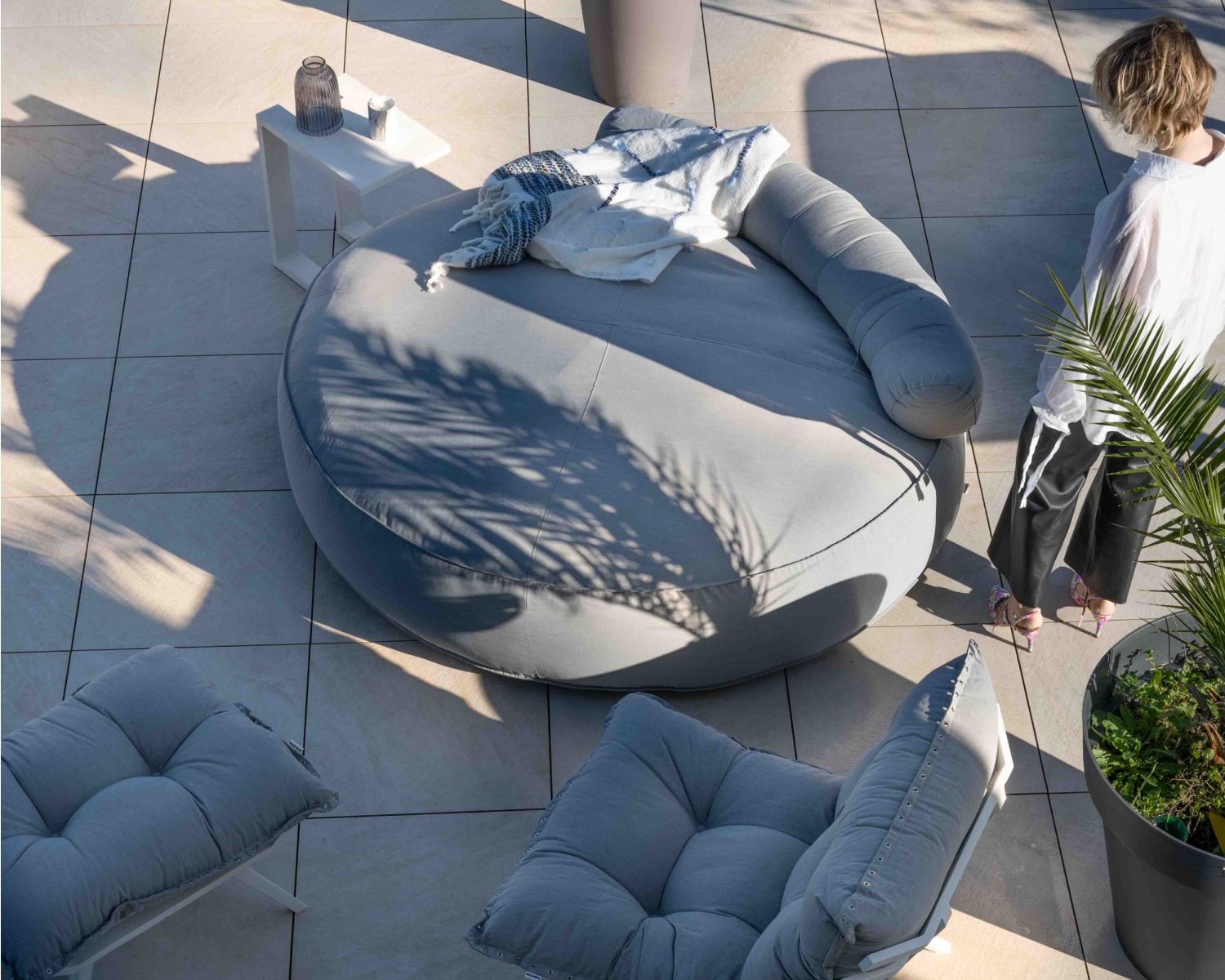 Lettino tondo ultra-umido grigio chiaro diametro 1m80 "Saint Tropez