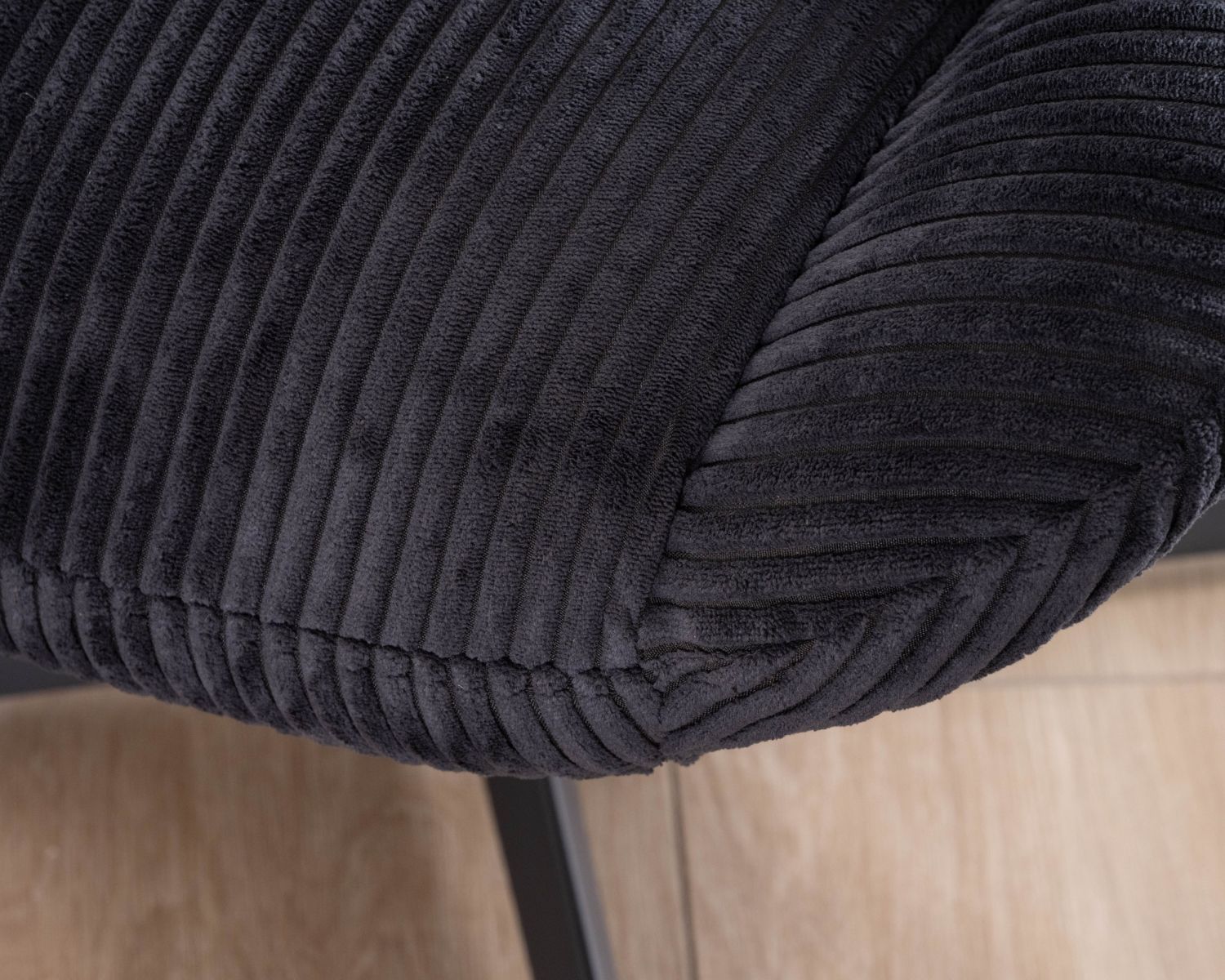 Poltrona reclinabile a 360° in velluto a coste nero "Bissett"