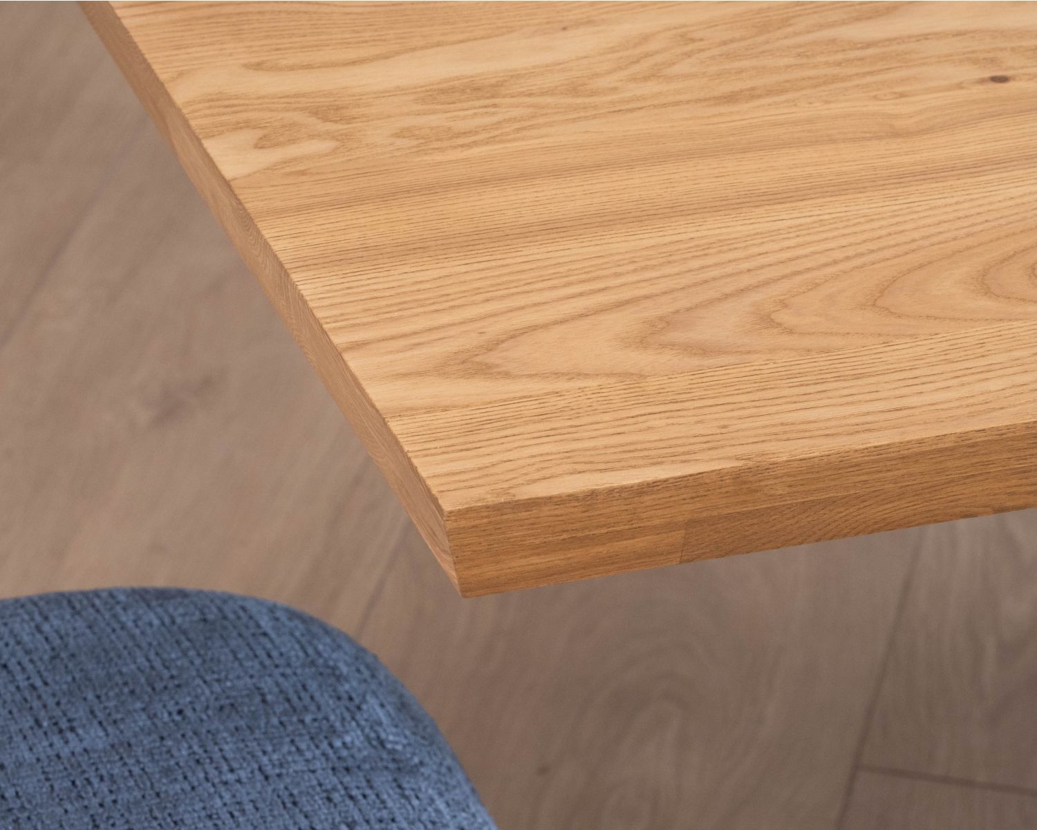 Tavolo da pranzo in frassino massiccio "Sydney" da 2 m con base a stella in metallo nero