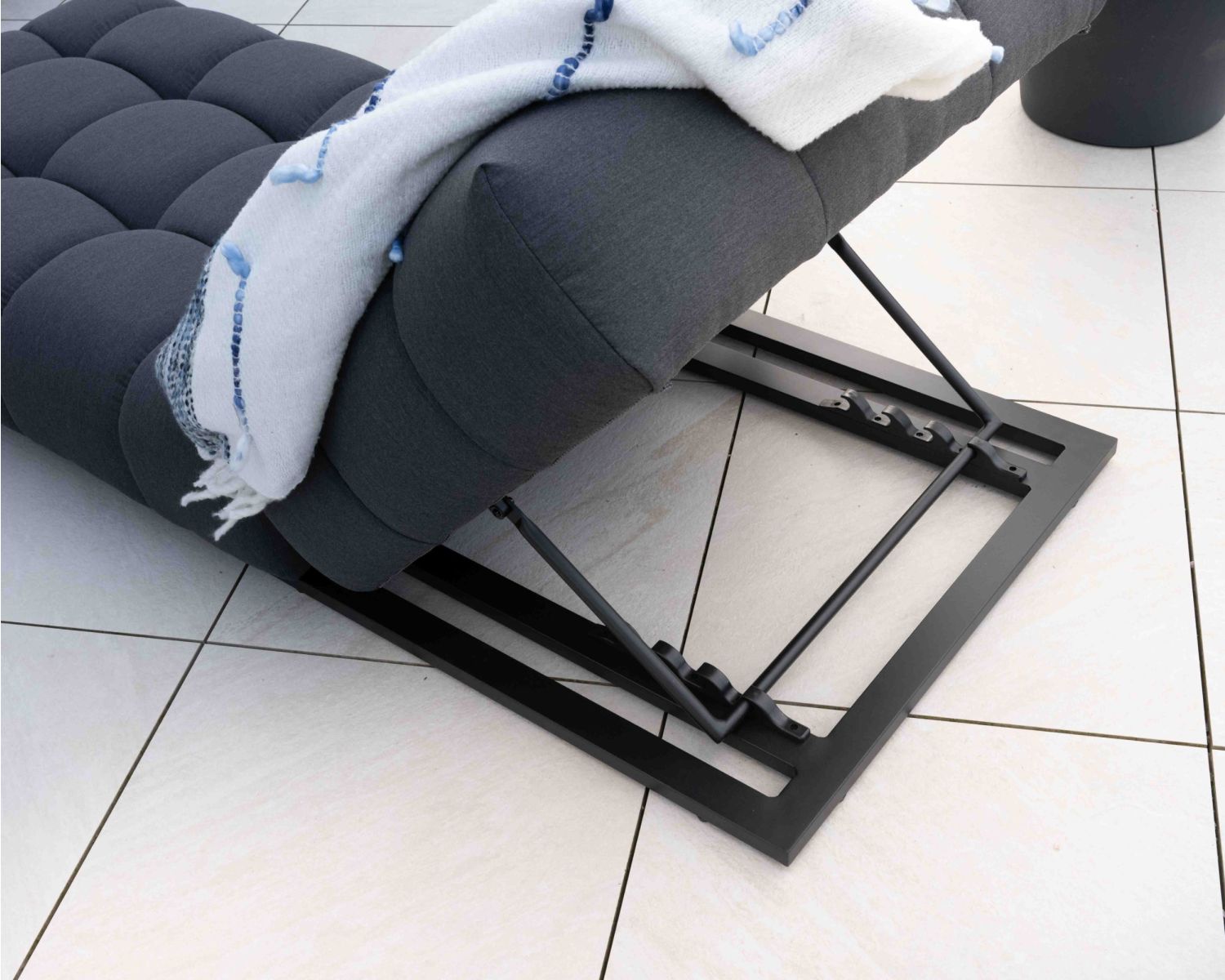 Chaise longue "Lazy Beach" di alta gamma in tessuto Sunbrella grigio scuro