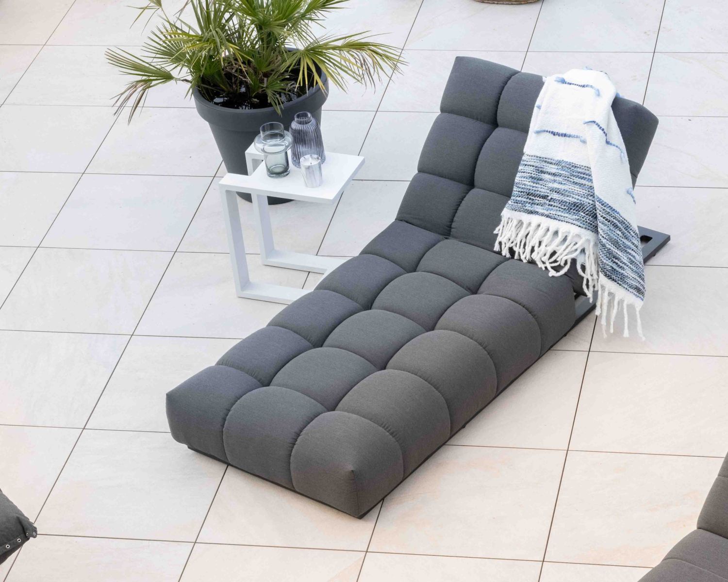 Chaise longue "Lazy Beach" di alta gamma in tessuto Sunbrella grigio scuro