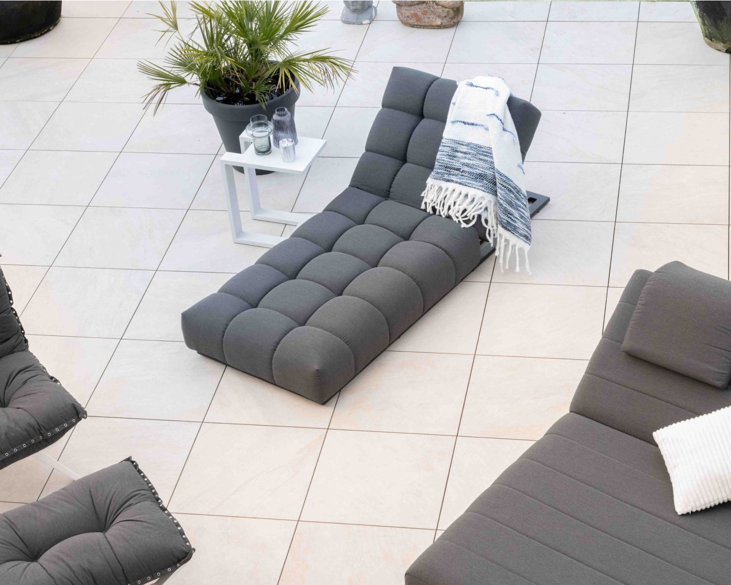 Chaise longue "Lazy Beach" di alta gamma in tessuto Sunbrella grigio scuro