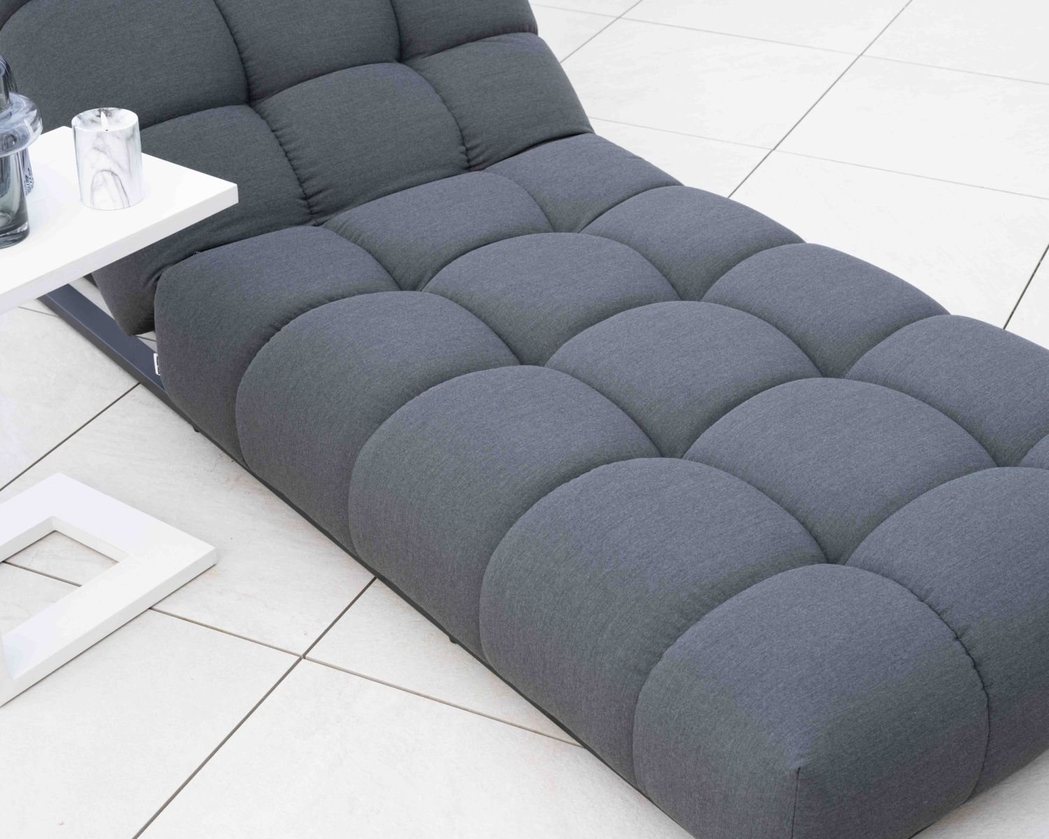 Chaise longue "Lazy Beach" di alta gamma in tessuto Sunbrella grigio scuro