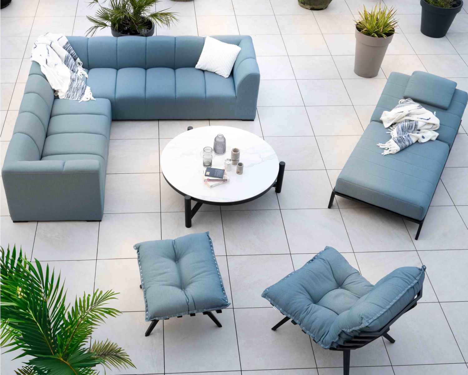 Chaise longue "Lisca" di alta gamma di colore turchese e nero con poggiapiedi modulare