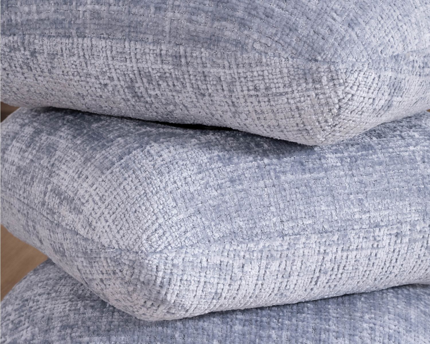 Pouf girevole in stile scandinavo in tessuto intrecciato blu ghiaccio con riflessi luminosi, Flow