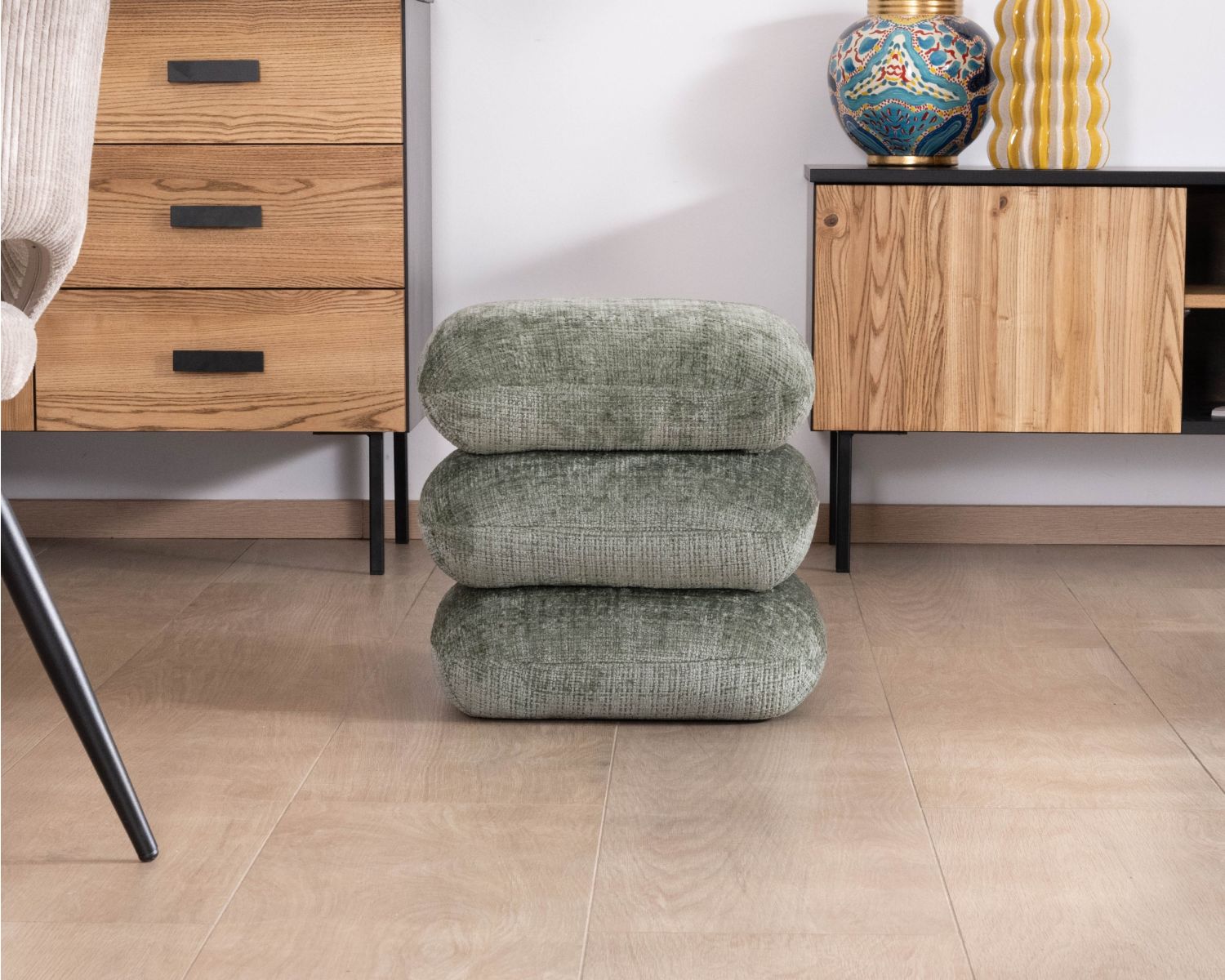 Pouf girevole contemporaneo in stile Zen "Flow" in tessuto intrecciato verde salvia