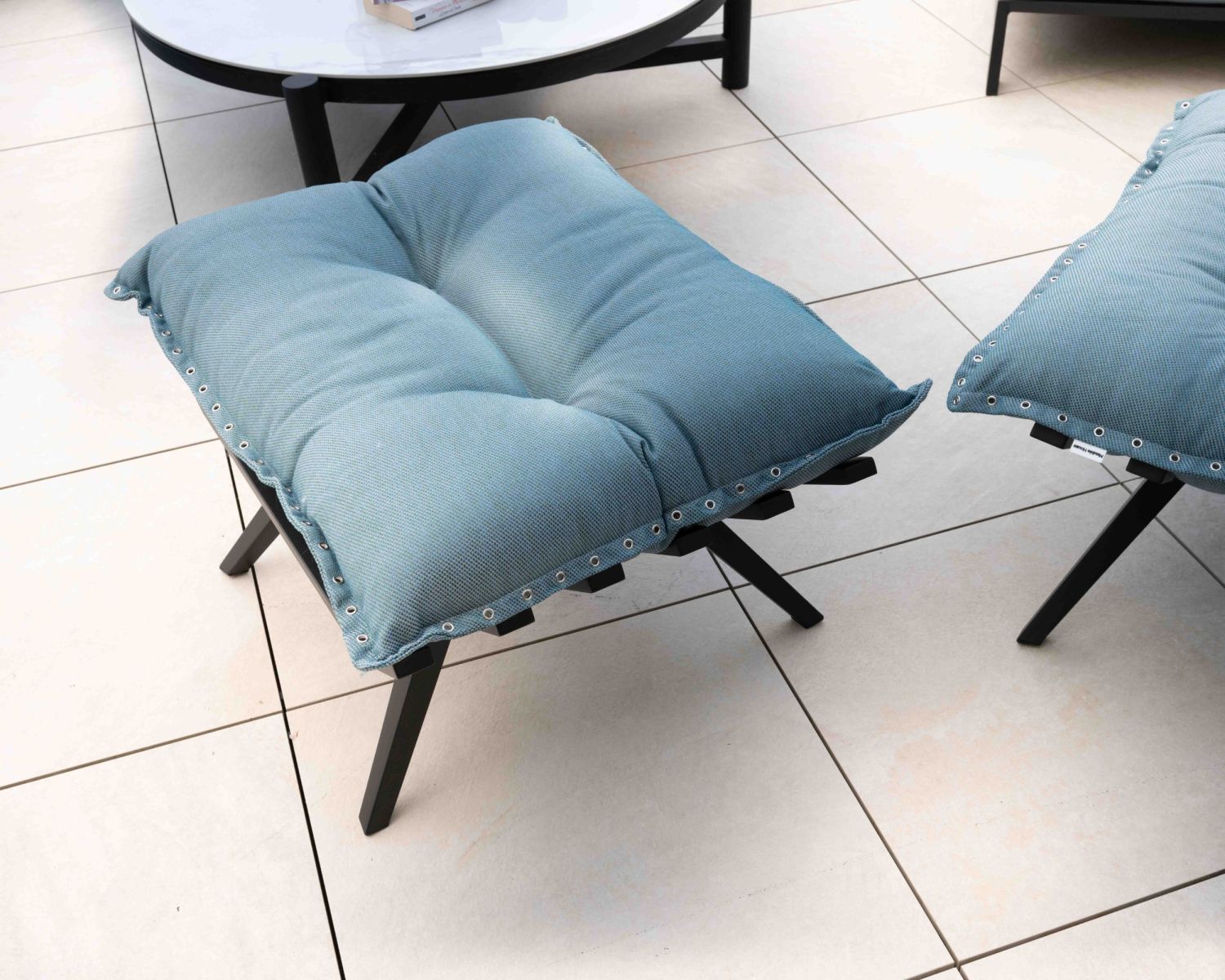 Chaise longue "Lisca" di alta gamma di colore turchese e nero con poggiapiedi modulare