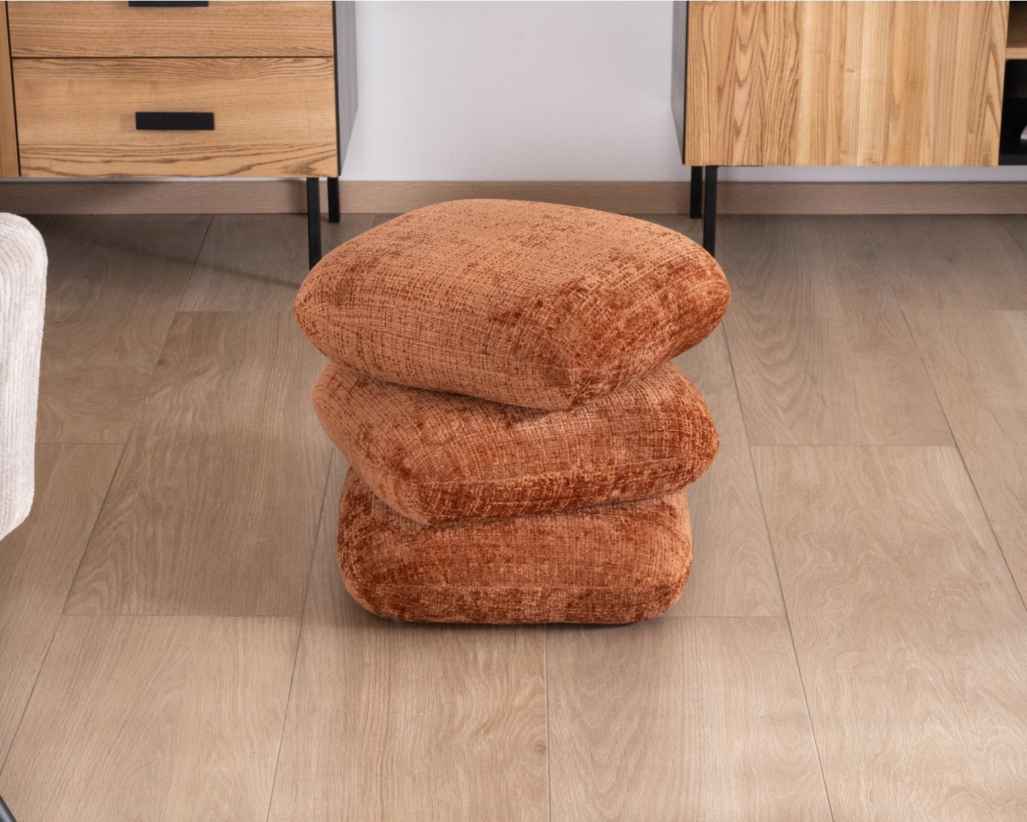 Pouf girevole a 3 livelli dal design organico in tessuto retrò chic "Flow" a trama ramata