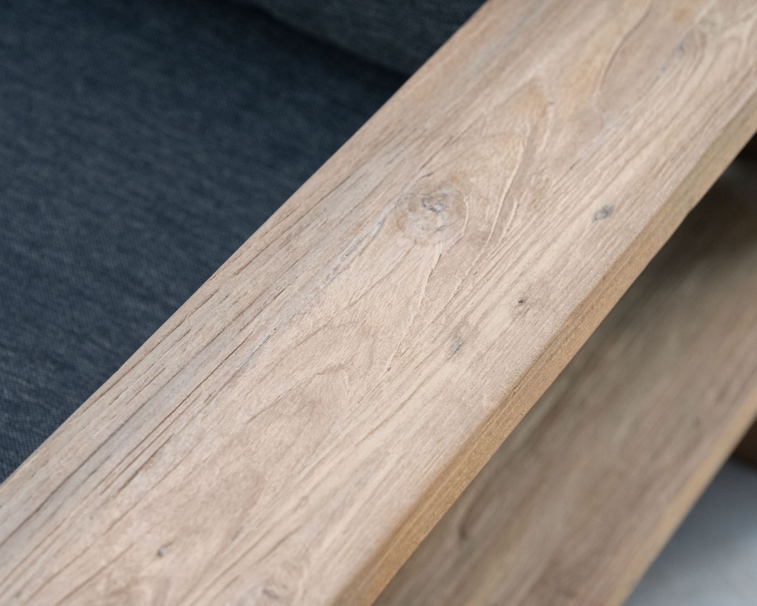 Divano da giardino a 3 posti "Zenith" in teak con tessuto trapuntato grigio scuro