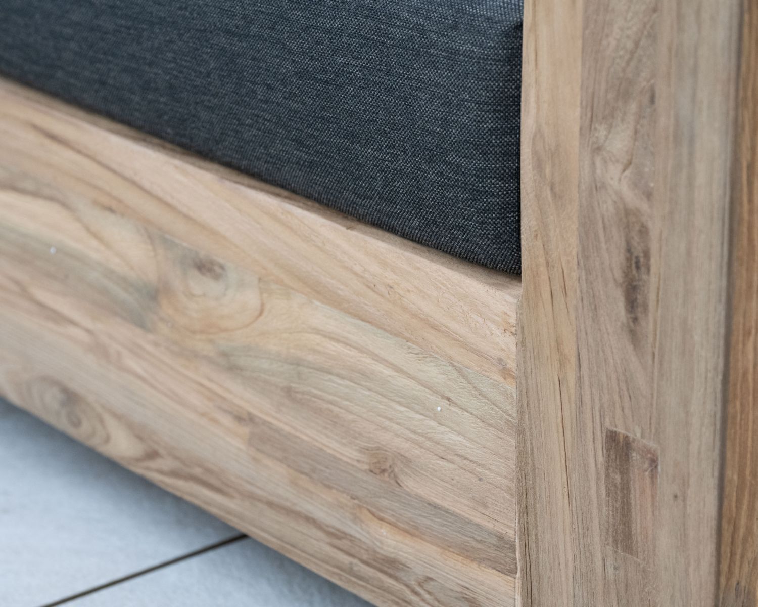 Divano da giardino a 3 posti "Zenith" in teak con tessuto trapuntato grigio scuro