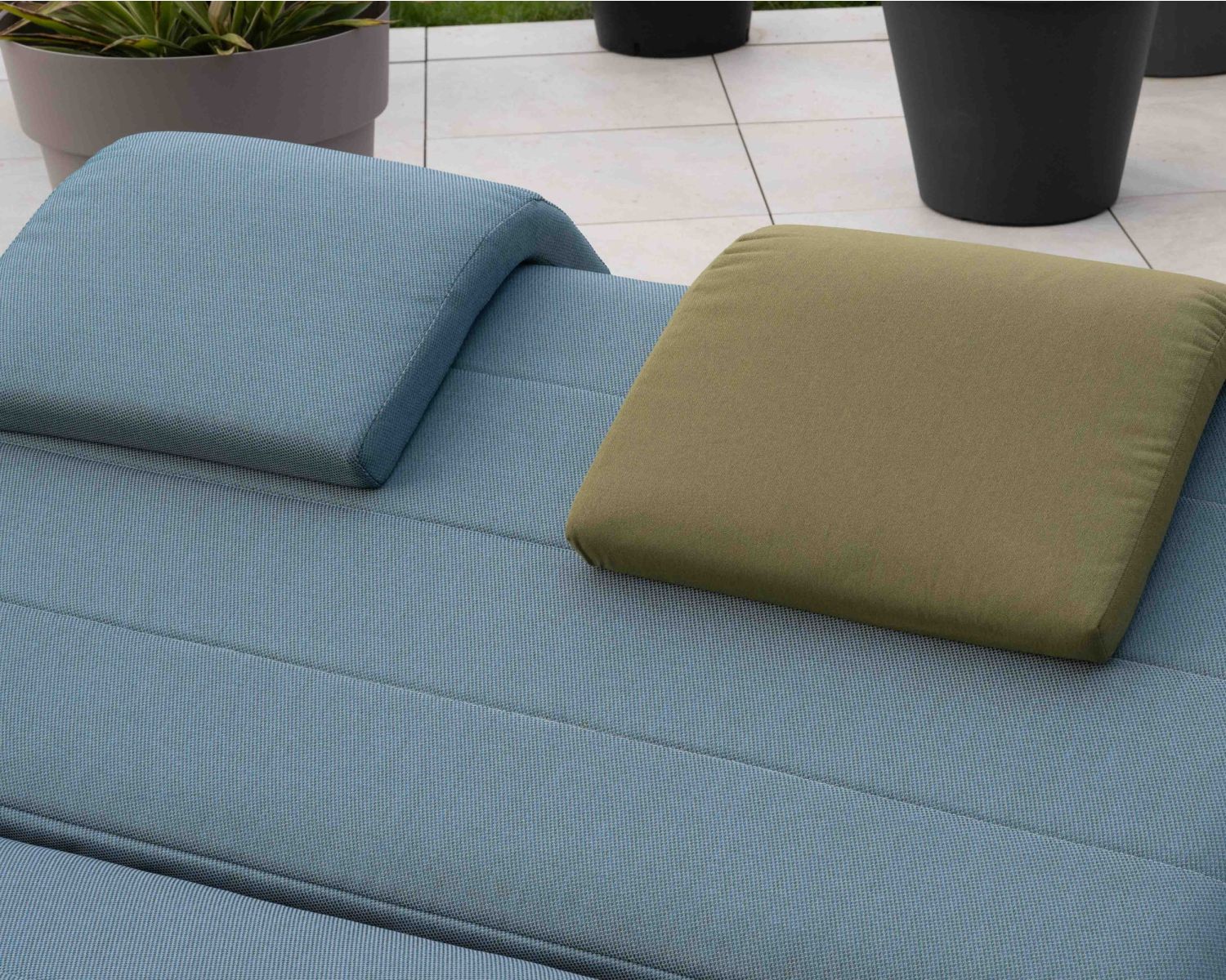 Poggiatesta in tessuto verde per il lettino Nusa Pedina