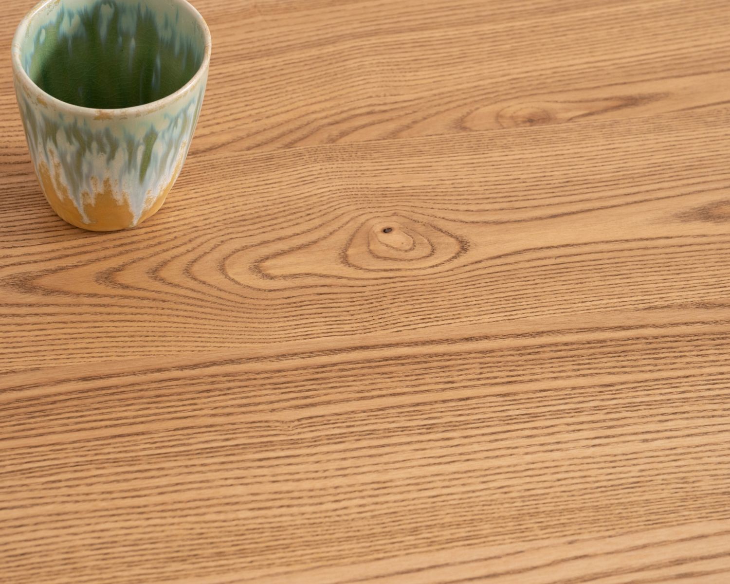 Tavolino newtro "Sydney" in legno massiccio naturale e nero con ante scorrevoli