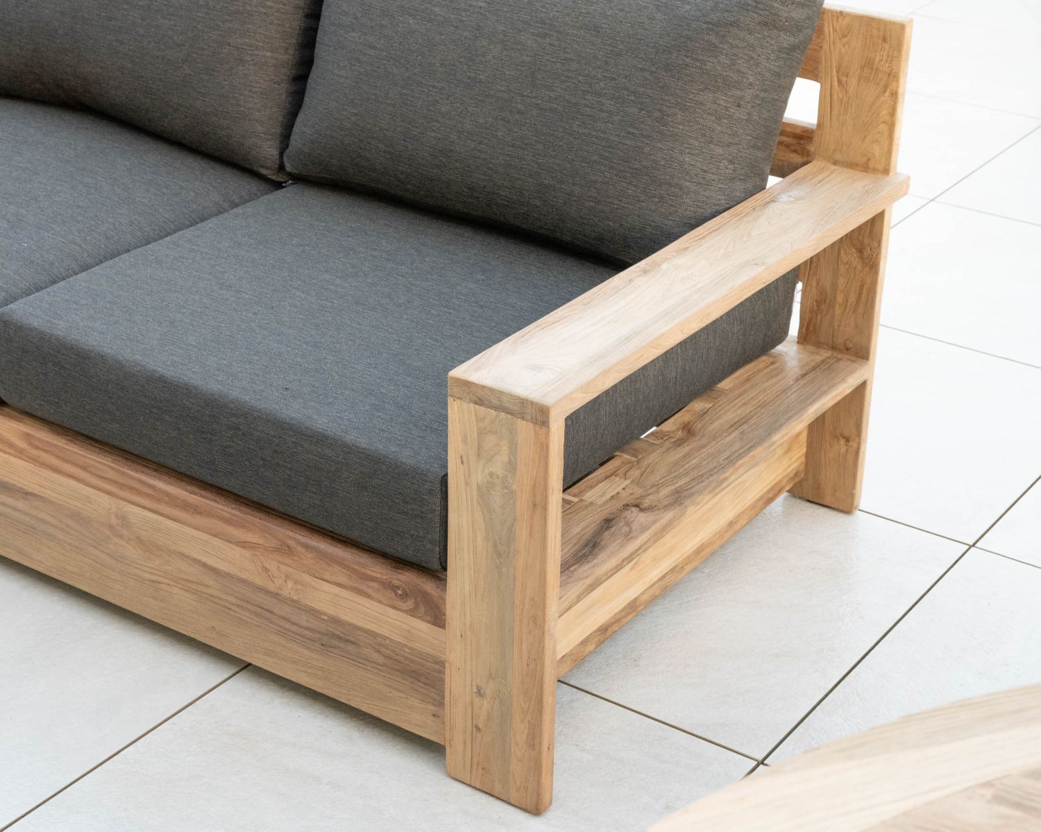 Divano da giardino a 3 posti "Zenith" in teak con tessuto trapuntato grigio scuro