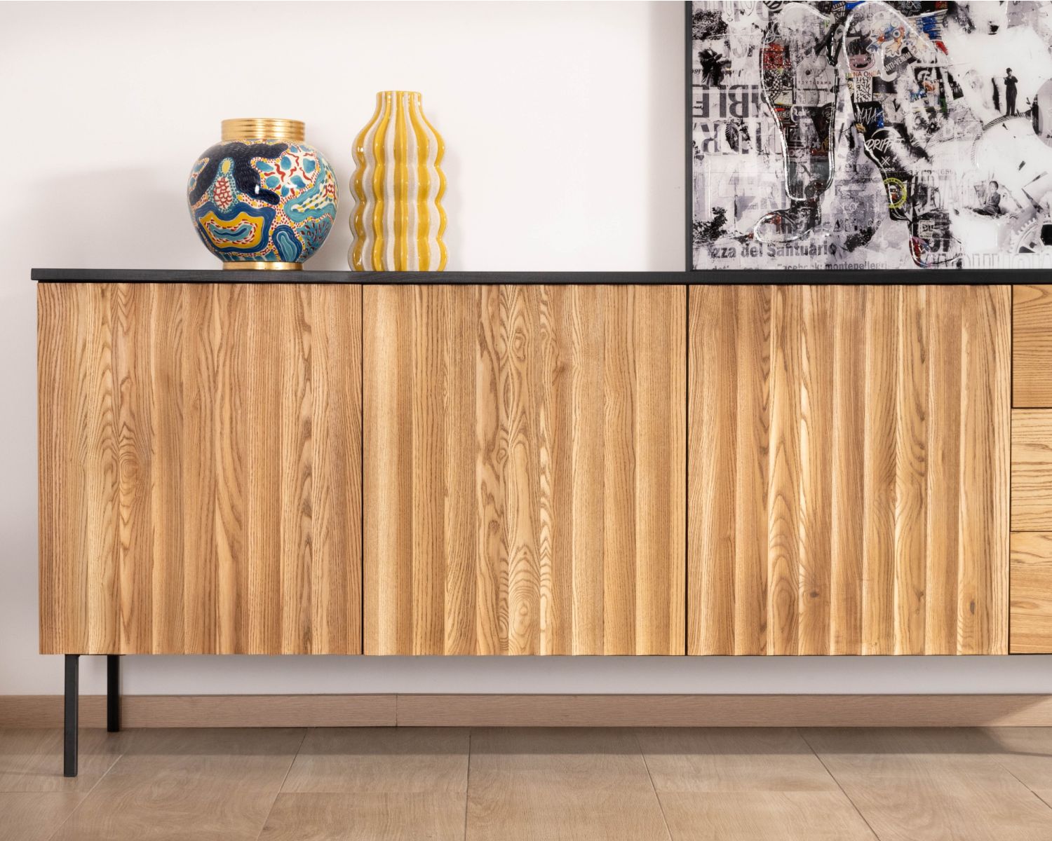 Credenza in stile newtro "Sydney" in frassino massiccio con contenitori e cassetti