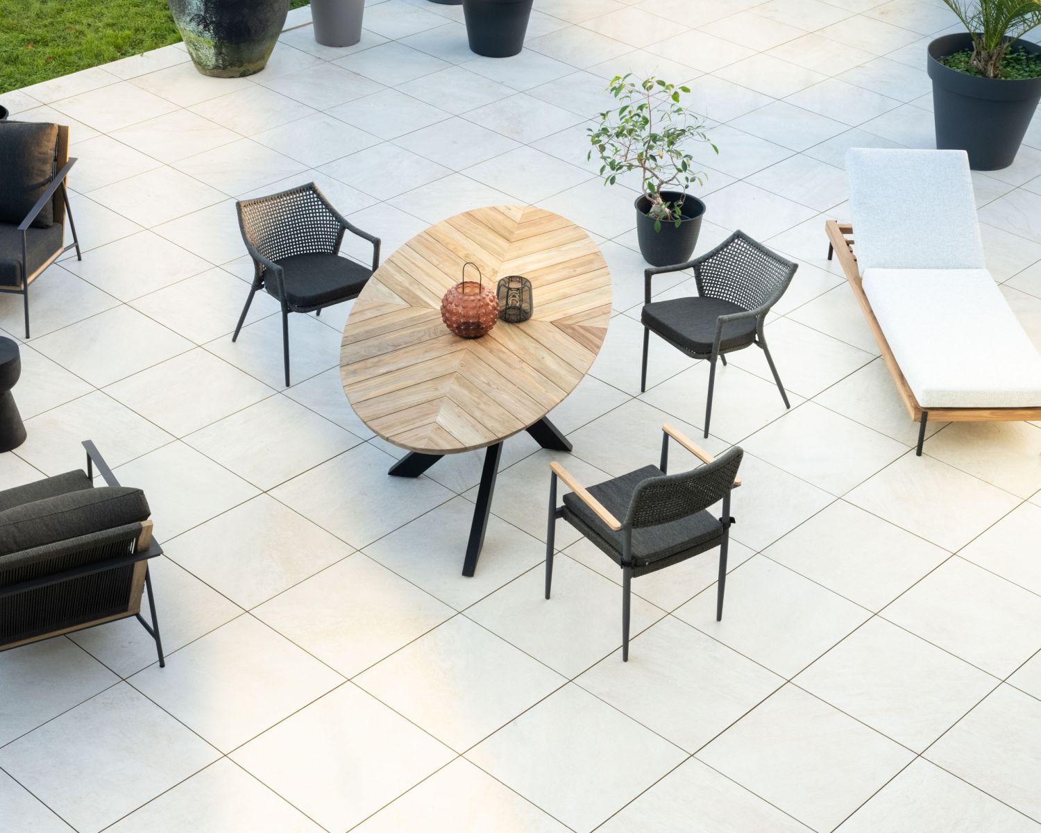 Tavolo da giardino ellittico da 220 cm in teak "Hélios" con gambe in Mikado nero