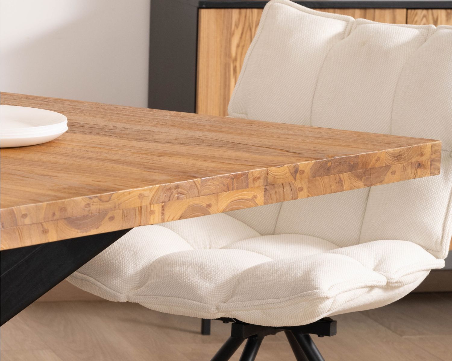 Tavolo da pranzo quadrato in teak "Zenia" con gambe in metallo 130 cm