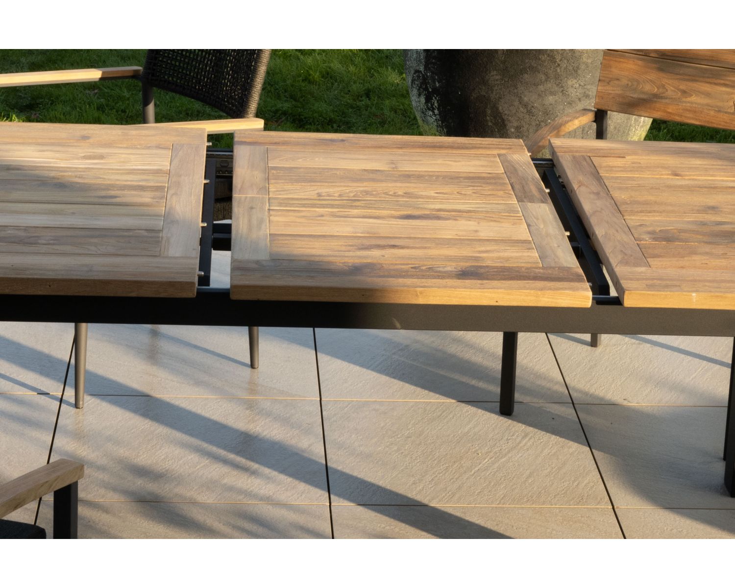 Tavolo da giardino da 180 a 240 cm con prolunga centrale "Ozone" in teak e alluminio