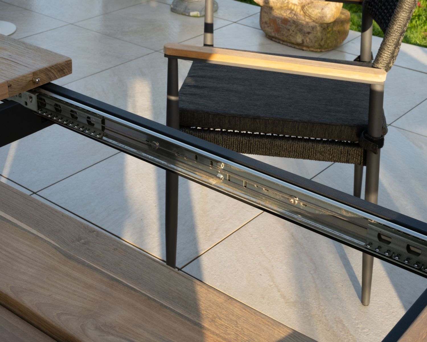 Tavolo da giardino da 180 a 240 cm con prolunga centrale "Ozone" in teak e alluminio