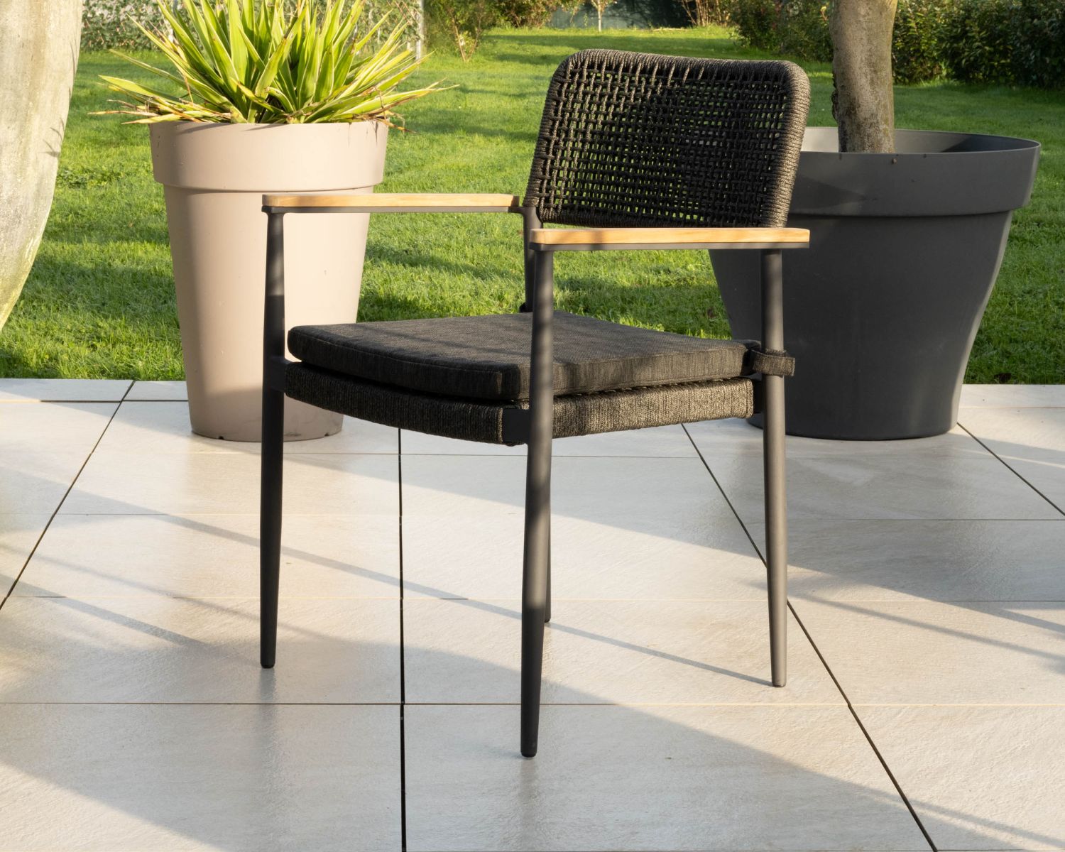 Set di 4 sedie da giardino "Chair'ming" in alluminio con braccioli in teak e cuscini in tessuto