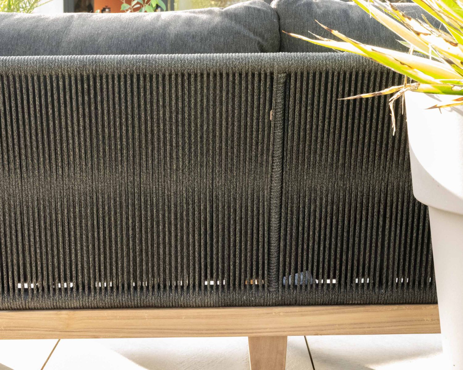 Set di mobili da giardino di alta gamma con 3 pezzi in teak e tessuto grigio scuro "Tuléo