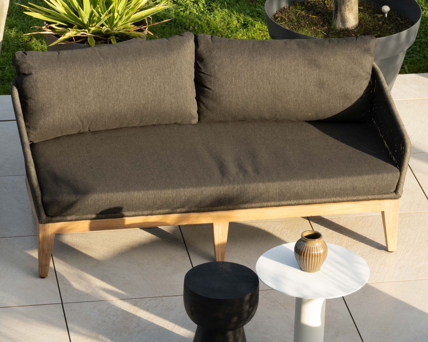 Set di mobili da giardino di alta gamma con 3 pezzi in teak e tessuto grigio scuro "Tuléo