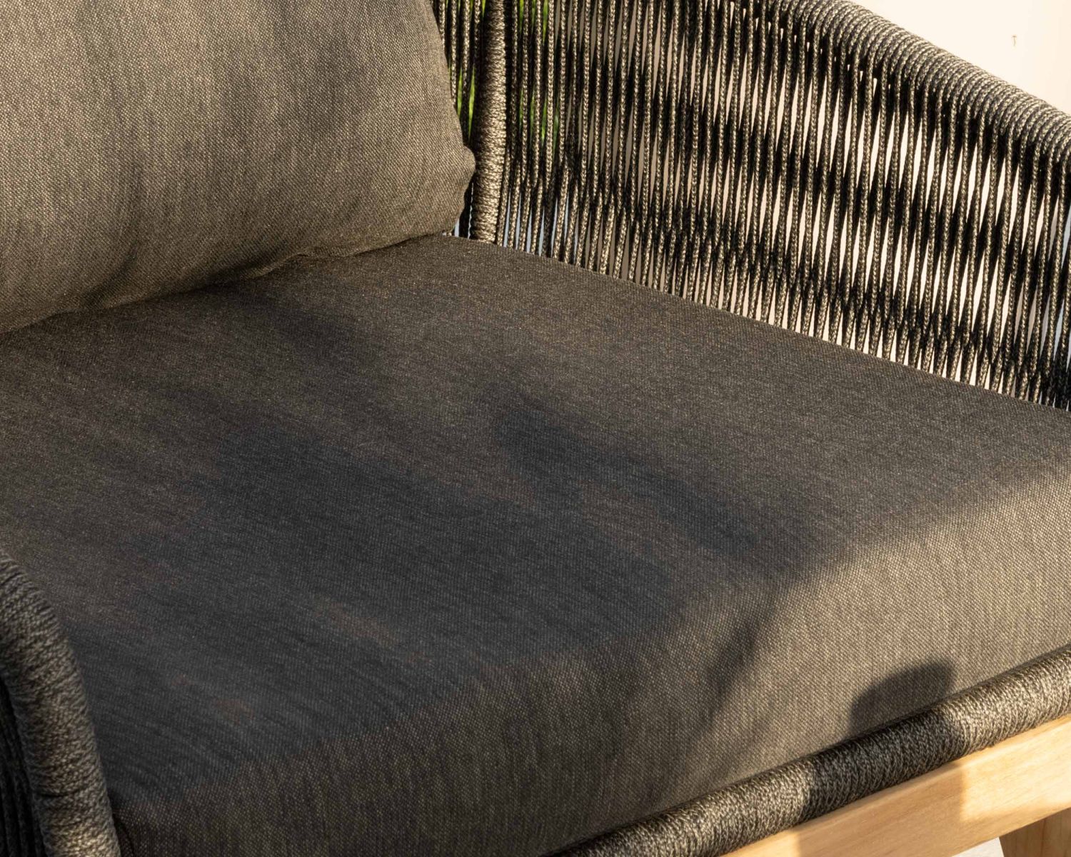 Set di mobili da giardino di alta gamma con 3 pezzi in teak e tessuto grigio scuro "Tuléo