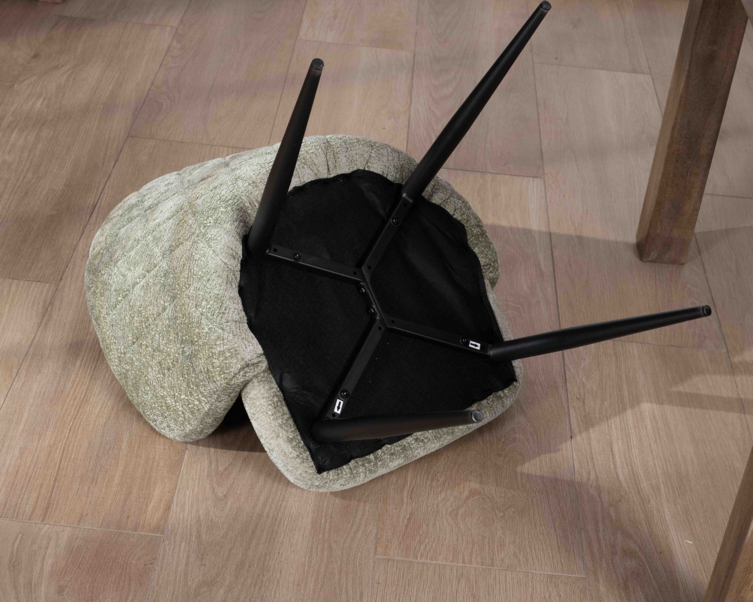 Set di 2 sedie contemporanee avvolgenti in tessuto bouclé "Kandy" verde