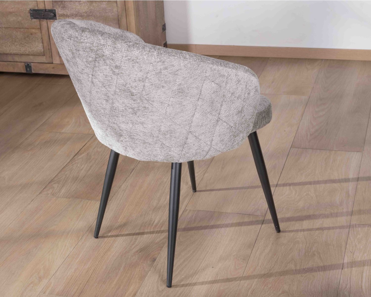 Set di 2 sedie da pranzo di design "Kandy" in tessuto grigio chiaro e gambe in metallo nero