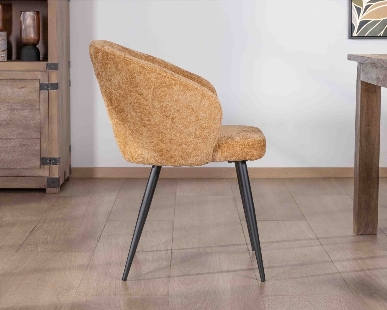 Set di 2 sedie avvolgenti "Kandy" in tessuto giallo e gambe in metallo nero