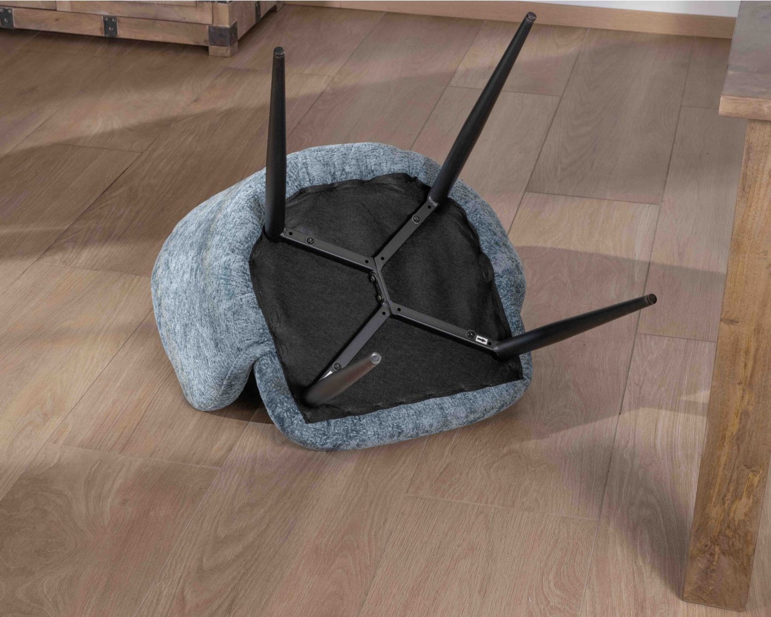 Set di 2 sedie da pranzo di design "Kandy" in tessuto blu e gambe in metallo nero