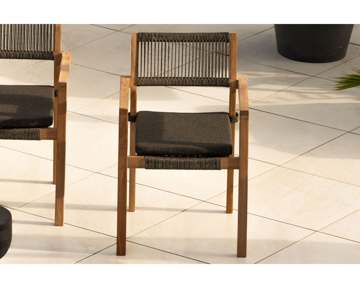 Set di 4 sedie da esterno "Chair'ming" in teak naturale, sedile e schienale intrecciati grigio