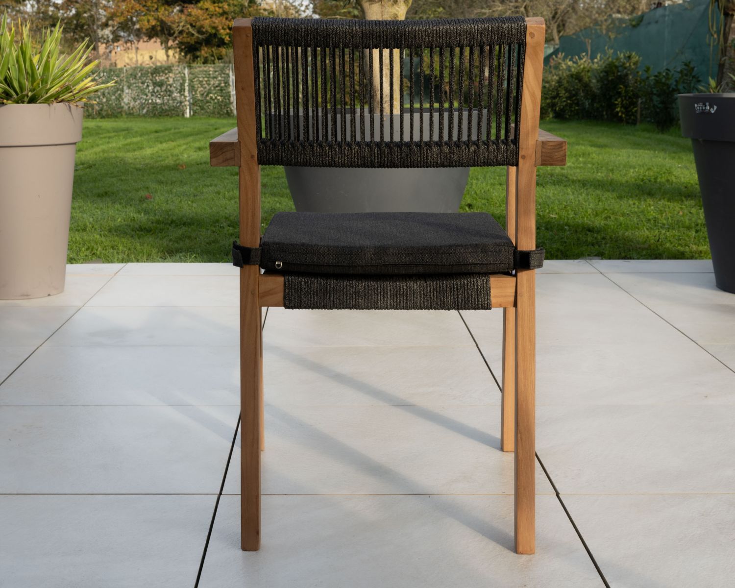 Set di 4 sedie da esterno "Chair'ming" in teak naturale, sedile e schienale intrecciati grigio